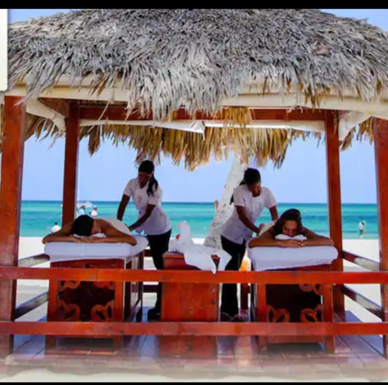 Madonna Pool Beach Los Corales Punta Cana Extérieur photo