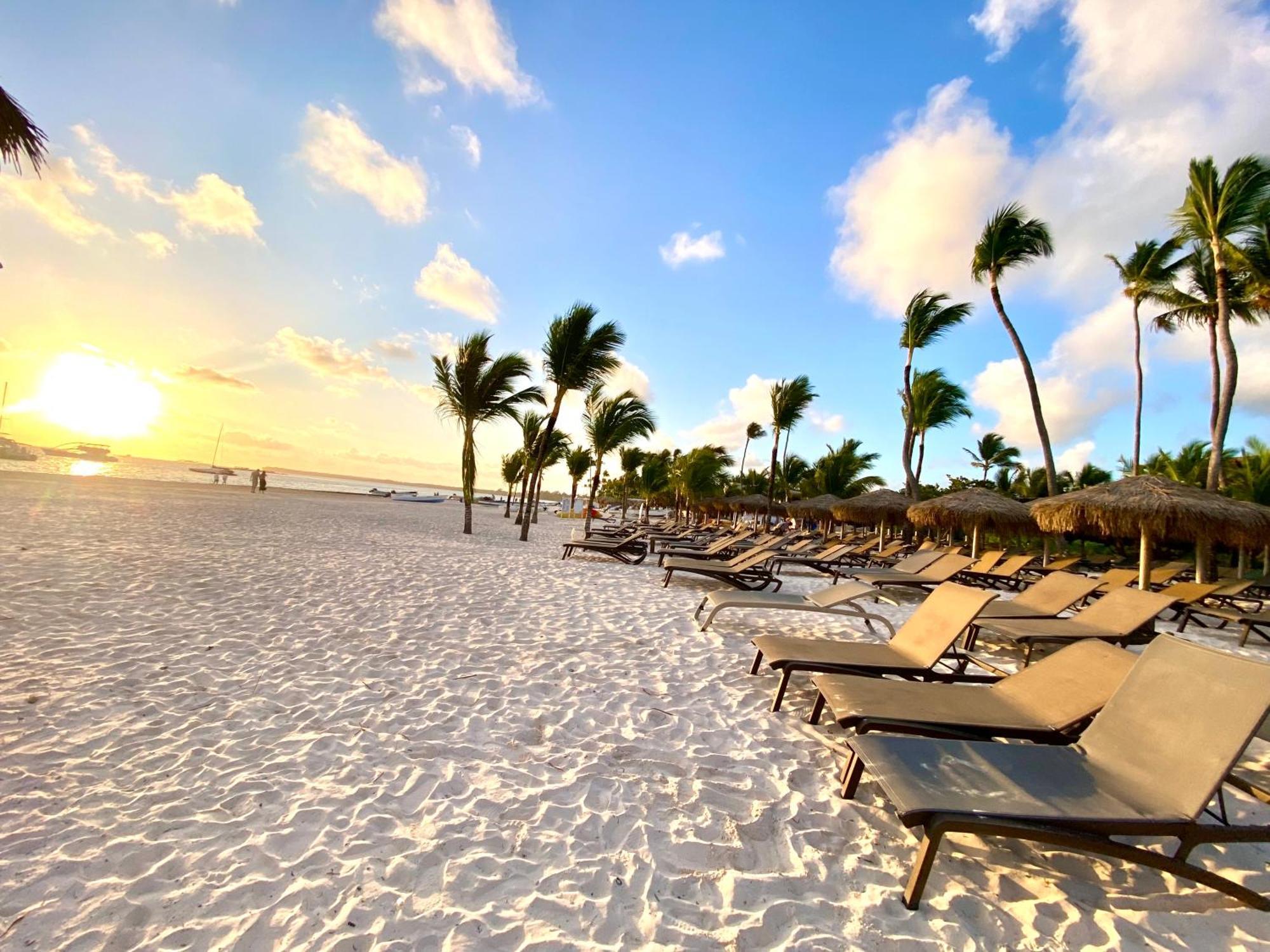 Madonna Pool Beach Los Corales Punta Cana Extérieur photo