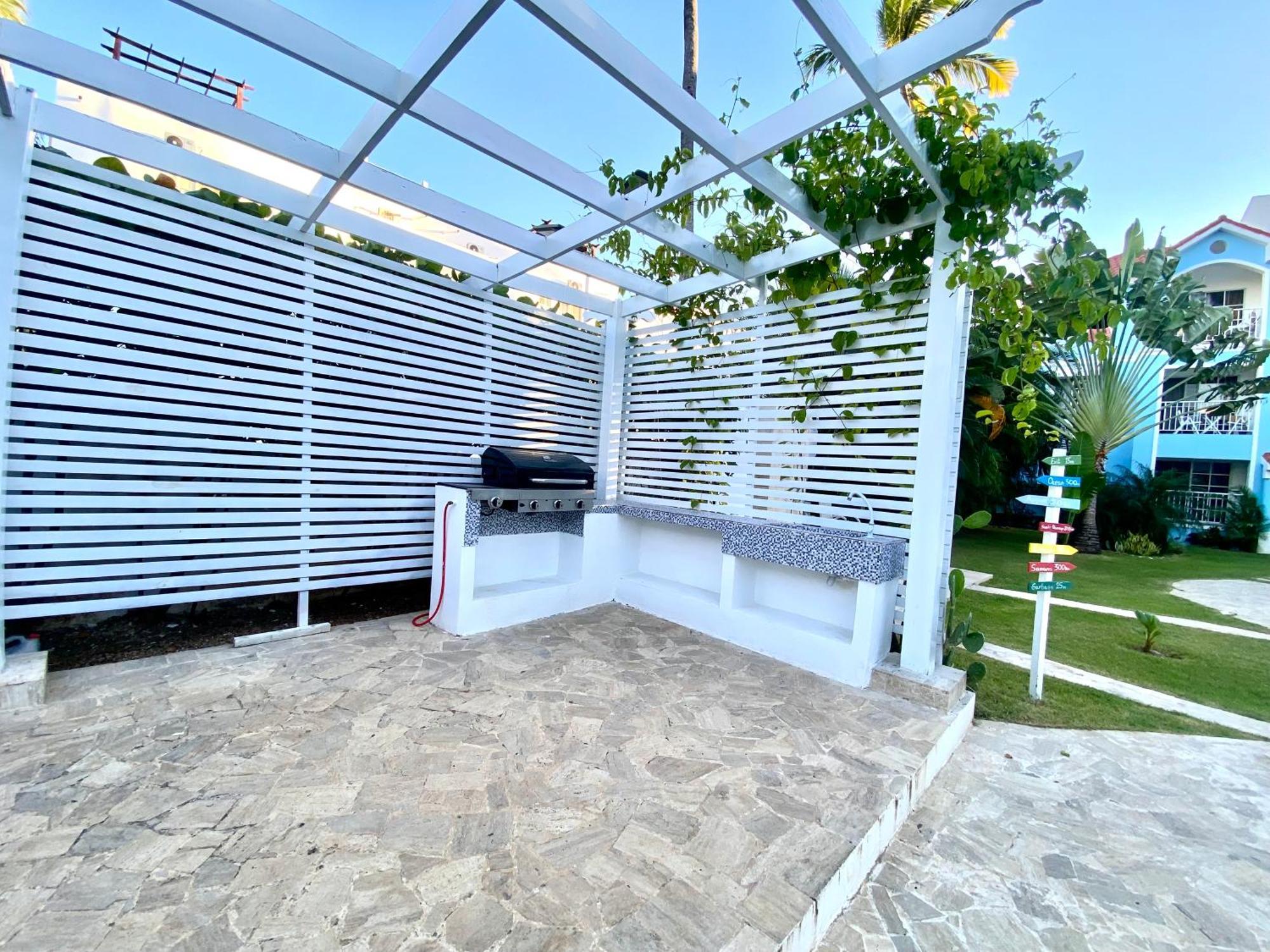 Madonna Pool Beach Los Corales Punta Cana Extérieur photo