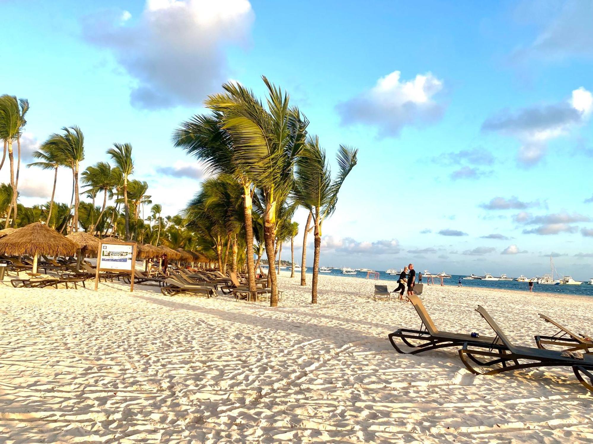 Madonna Pool Beach Los Corales Punta Cana Extérieur photo