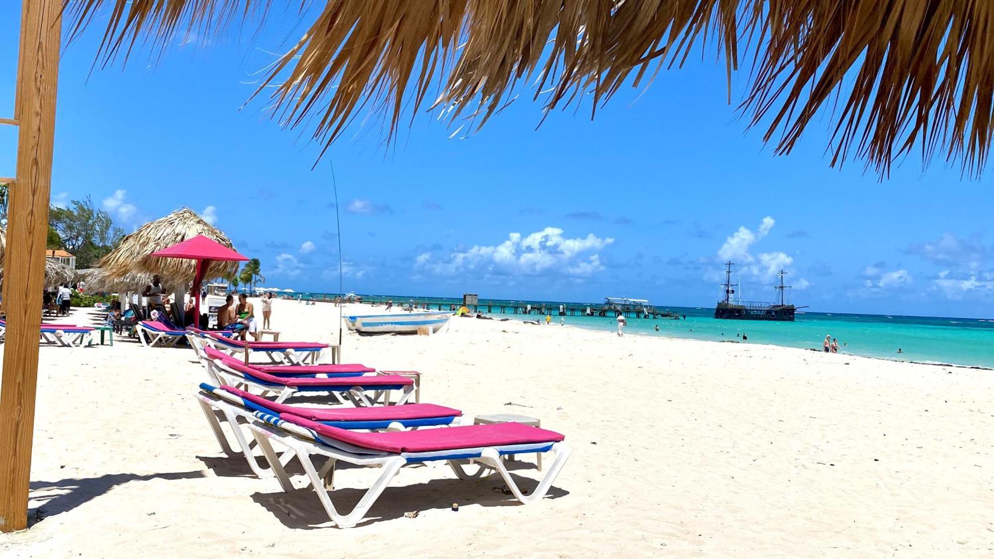 Madonna Pool Beach Los Corales Punta Cana Extérieur photo